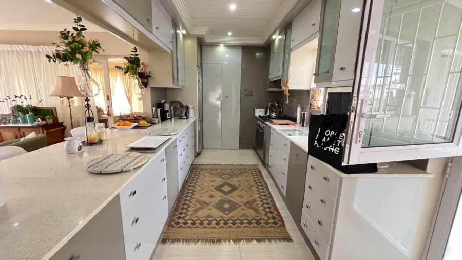 4 Bedroom Property for Sale in Hartenbos Central Western Cape